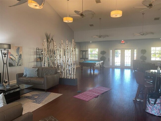 Building Photo - 3873 Pompano Dr SE