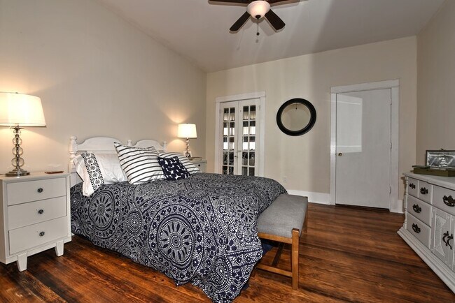 Building Photo - 418 E Myrtle St