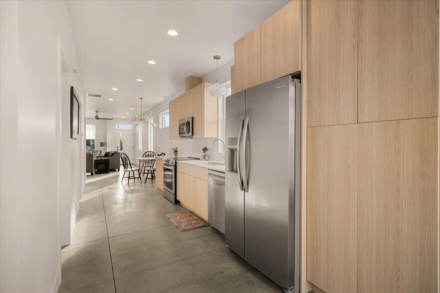 Building Photo - 3201 E 30th Ave