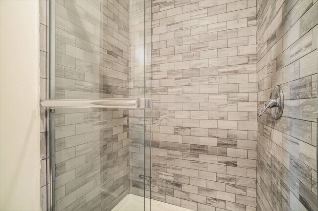 Building Photo - Modern 1 Bedroom, 1 Bath Apartment Home  Located In Historic Westport