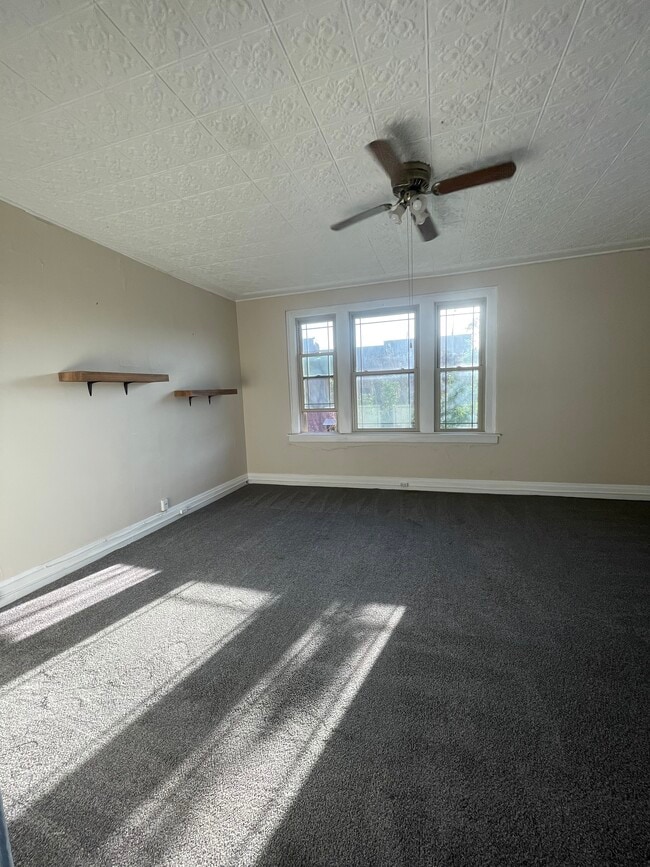 Building Photo - Sunflower Estate LLC