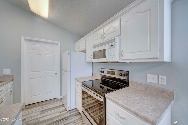 Building Photo - 3024 10 Acre Rd