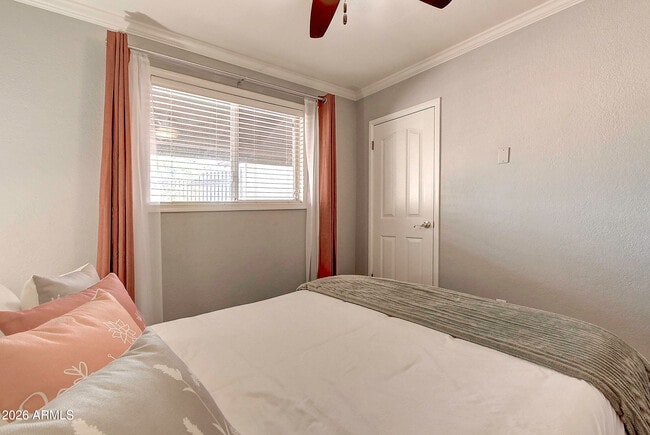 Building Photo - 1027 W 19th St