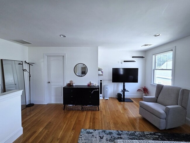 Building Photo - 429 Gallivan Blvd