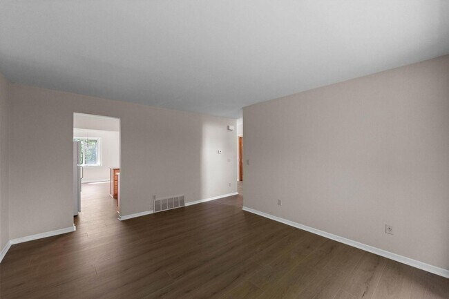 Building Photo - 304 Pondridge Cir