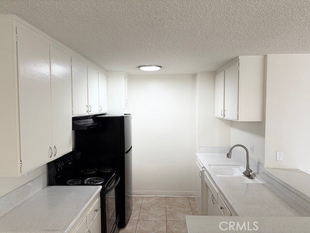 Building Photo - 685 E Vista Chino