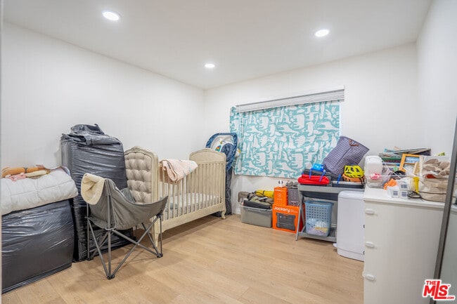 Building Photo - 5533 N Charlotte Ave