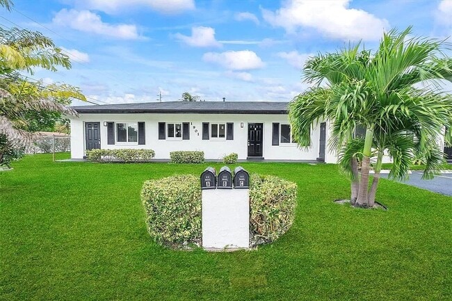 Building Photo - 1901 NW 14th Ave