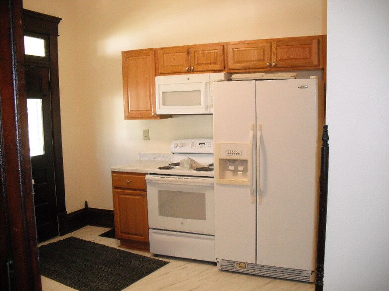 Building Photo - 1586 Genessee Ave