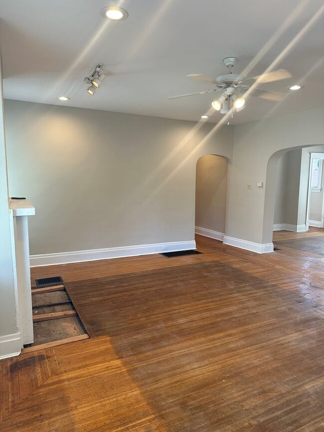 Building Photo - 3926 Floral Ave