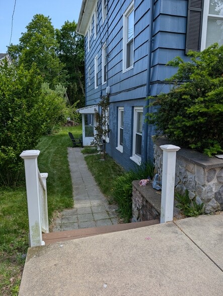 Primary Photo - 25 Noyes Ave