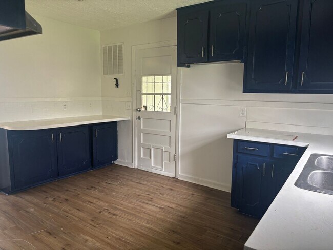 Building Photo - 1734 Dixie Dr