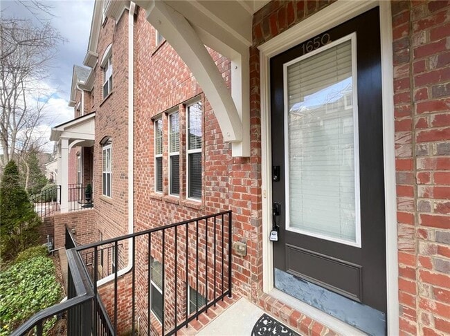 Building Photo - 1650 Sabastian Point