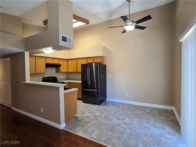 Building Photo - 1575 W Warm Springs Rd