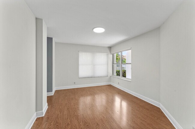 Building Photo - 2011 NW 53rd St