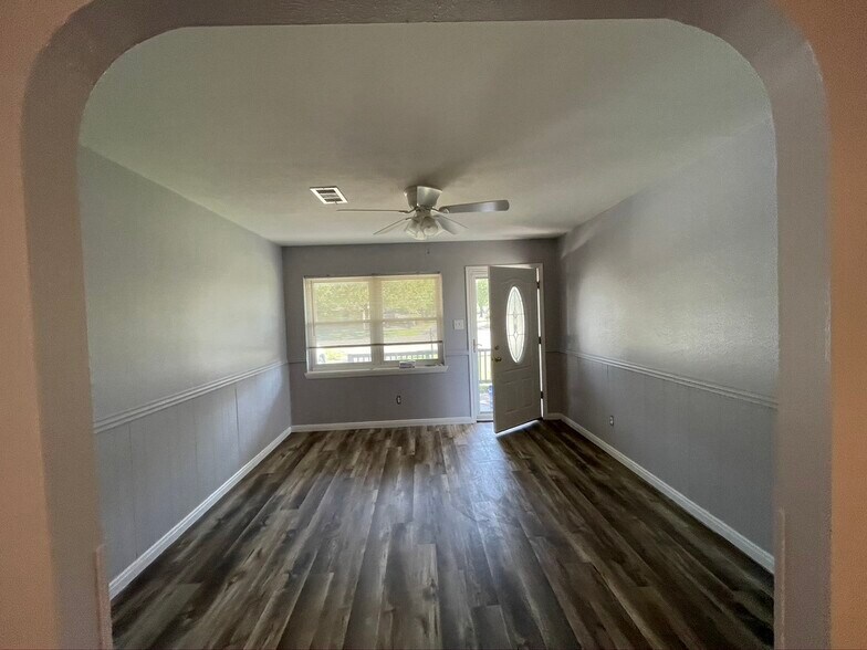 Building Photo - 301 Cypress St