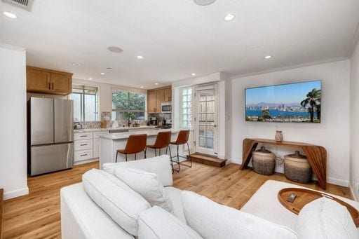 Building Photo - San Diego Coastal Dream Crown Point Jewel 3 or 6 Month lease only Partially Furnished Ready for M...