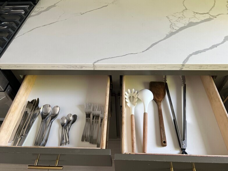 Building Photo - 5177 Carlingford Ave