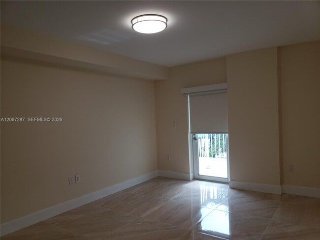 Building Photo - 2740 SW 28th Terrace
