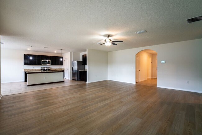 Building Photo - 1555 Ct-50