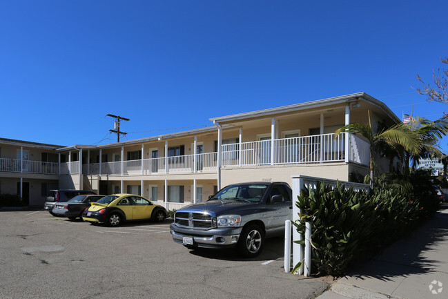 Building Photo - Apartments on Cass St.