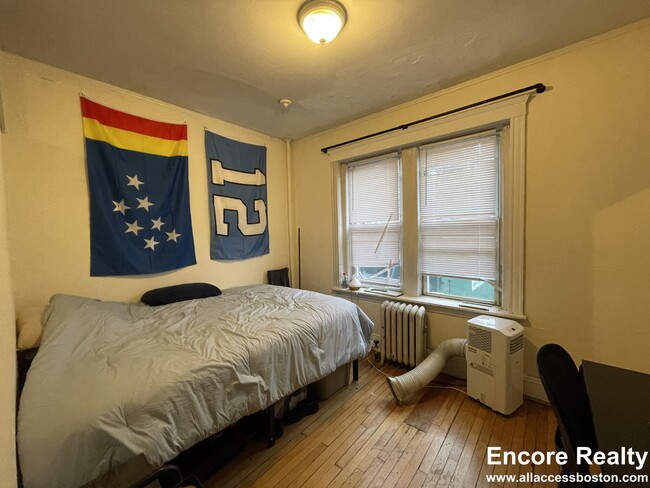 Building Photo - 54 Egmont St