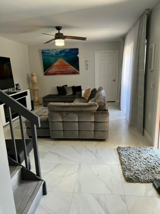 Building Photo - 2101 21st Ln