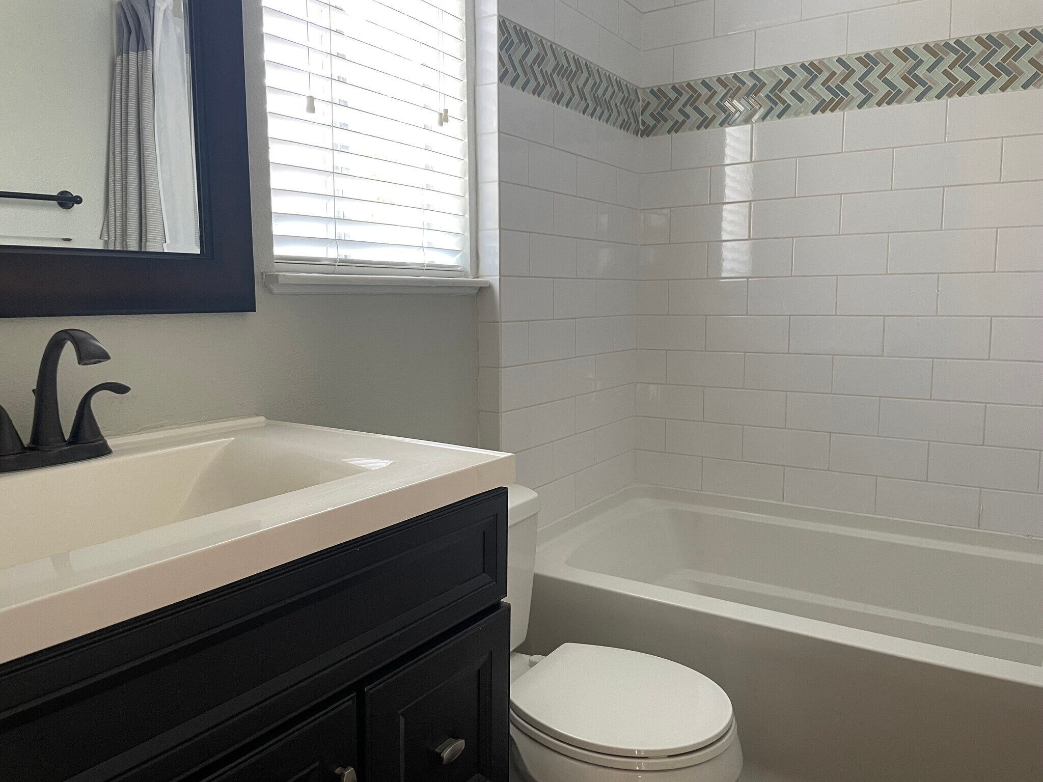Main Bathroom - 6717 Tulsa Cove