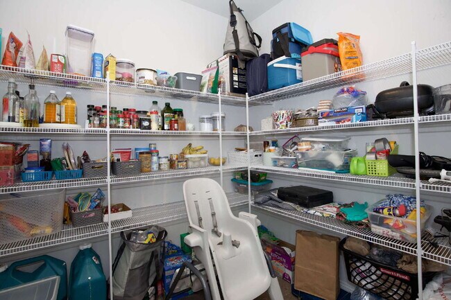 Building Photo - "Spacious 4-Bedroom Gem with 3 Full Baths - 2344 Sq Ft of Comfort on Stackhouse Drive!"