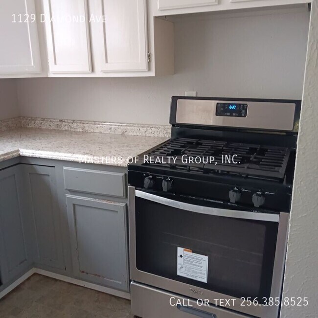 Building Photo - 1129 Diamond Ave