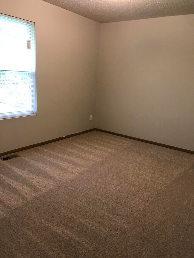 Building Photo - 5926-5928 E Limoges Dr