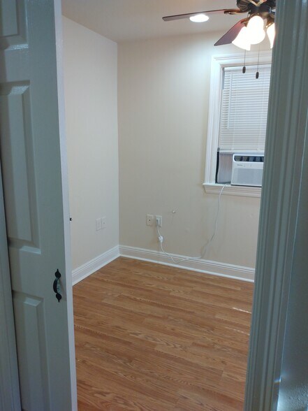 Building Photo - 2217 Napoleon Ave