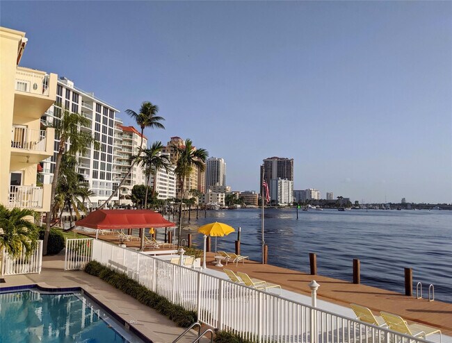 Building Photo - 341 N Birch Rd