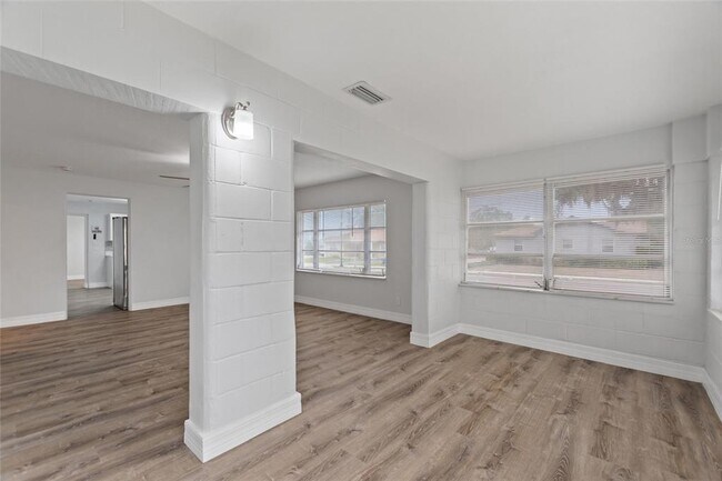 Building Photo - 666 Ave B SW