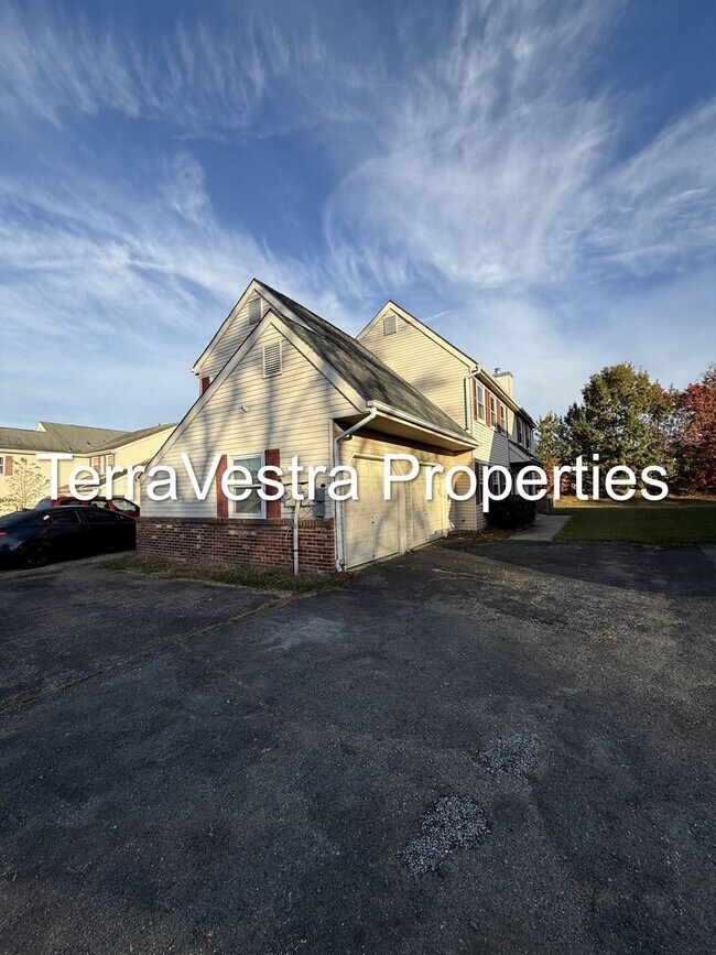 Primary Photo - 162 Willow Turn