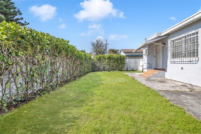 Building Photo - 1176 NW 48th St