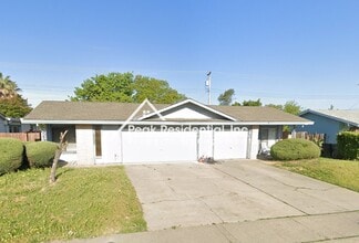 Building Photo - Spacious 2bd/2ba Rosemont Area Duplex with 2 Car Garage