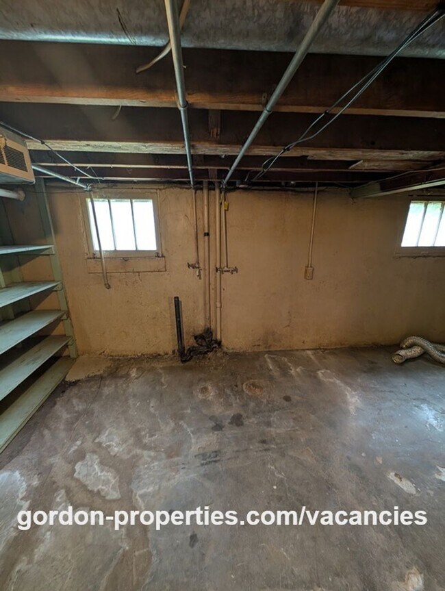 Building Photo - Saint Helens OR - downstairs 1 bedroom flat in duplex