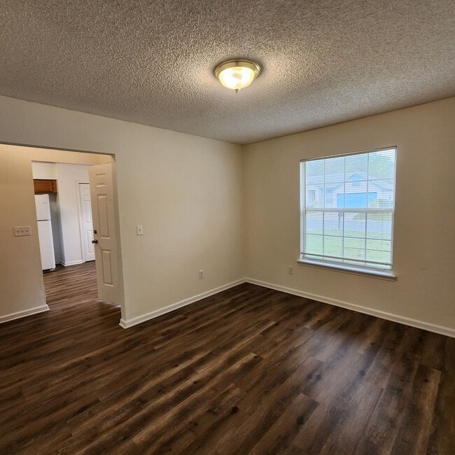 Building Photo - 3/2 Single Family