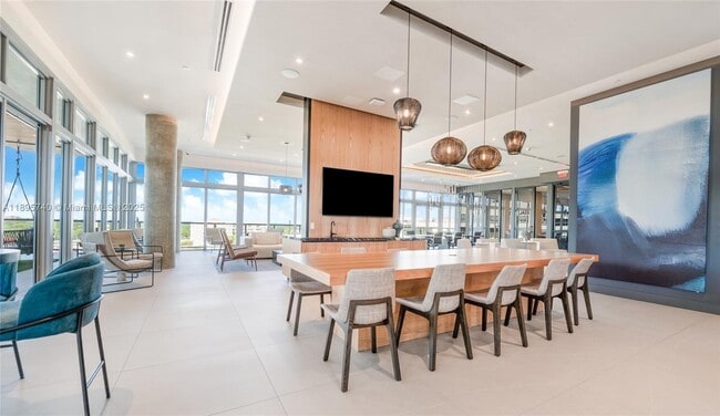 Building Photo - 9600 S Dixie Hwy