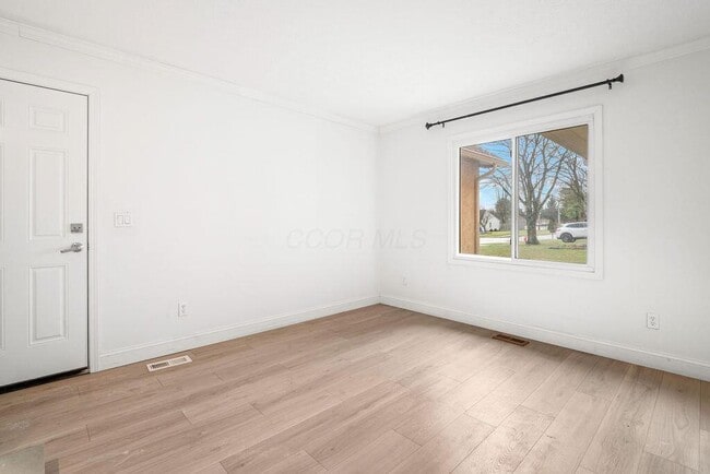 Building Photo - 39 Groton Dr