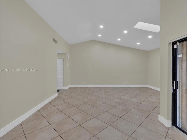 Building Photo - 2158 Baton Rouge