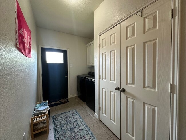 Building Photo - 221 Gurley Ln