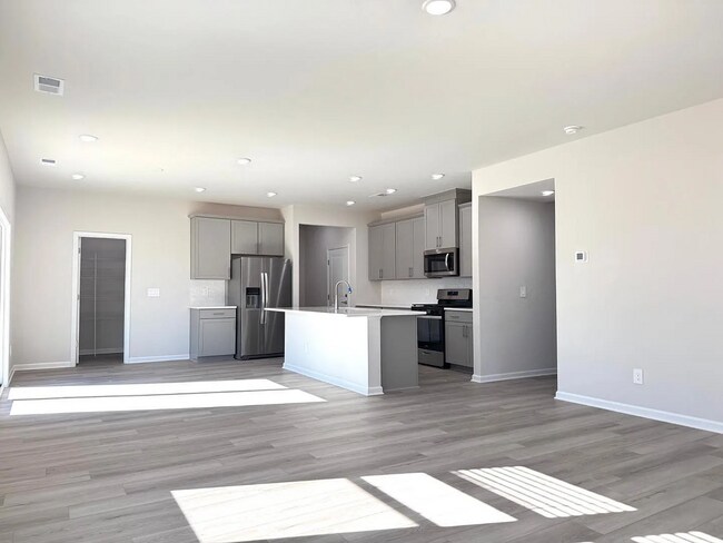 Building Photo - 4 Bedroom Single Family for Rent