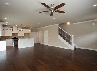 Open kitchen to living area - 6513 Knollview W Way