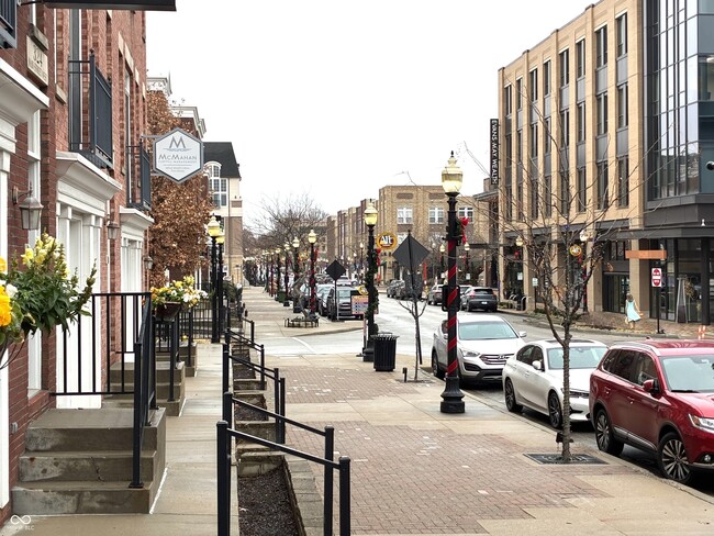 Building Photo - 328 W Main St