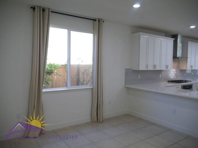 Building Photo - Modern Two-story 4 Bed 3.5 Bath 2,786 sqft...
