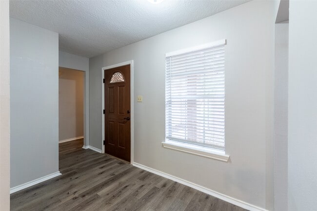 Building Photo - 76 Hickory Oak Dr