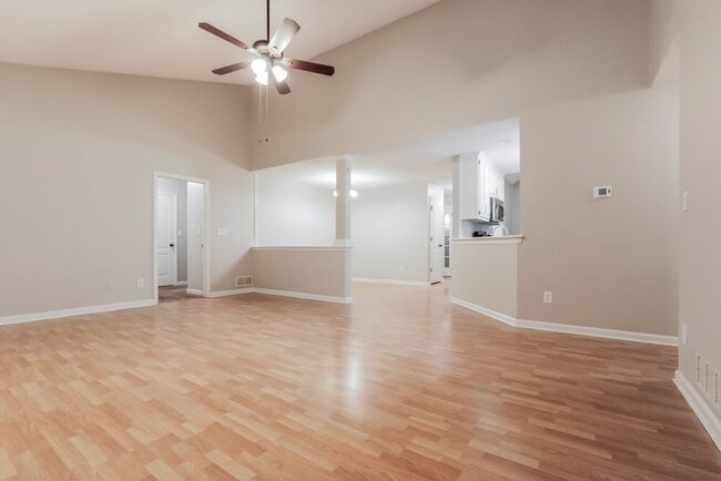 Building Photo - 107 Springwater Trce