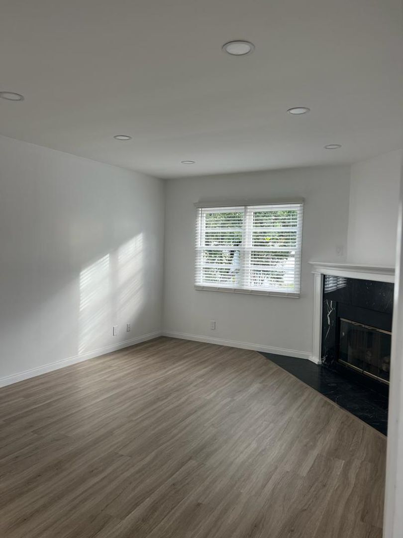 Building Photo - 1722 Amherst Ave